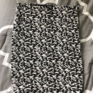 H&M black and white stretchy skirt.